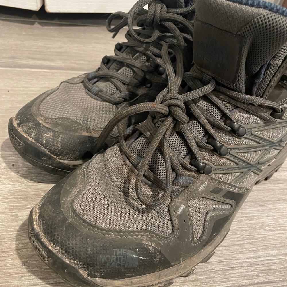 “THE NORTH FACE” Hiking Boots (Size 9 M)